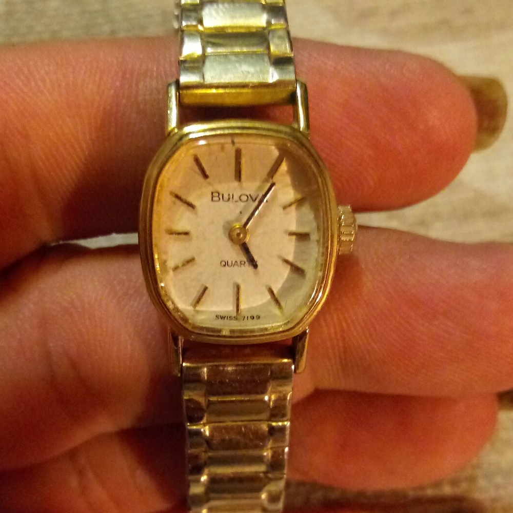 Vintage Bulova P1 ladies wrist watch